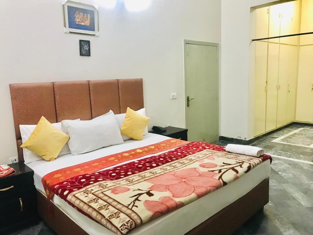Hotel Rose Inn Lahore Exteriör bild